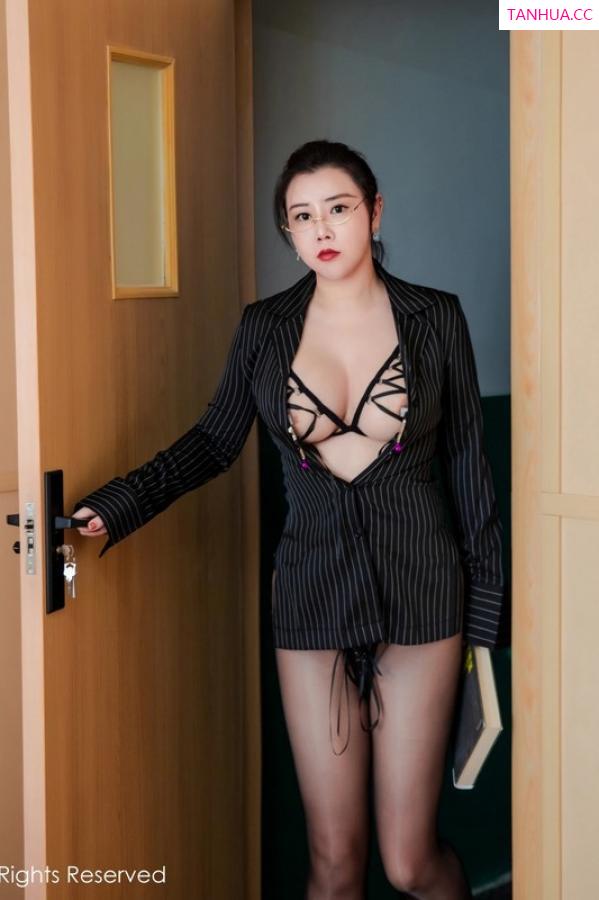 王格 王婉悠 [XiuRen]高清写真图 2023.05.30 No.6823 王婉悠Queen 丰腴美臀第18张图片